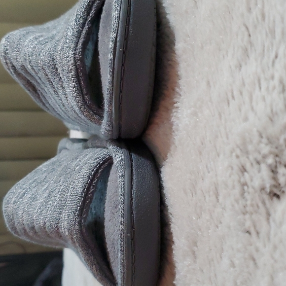 ISOTONER Women's Heathered Grey Slip-on Slippers-96048 Ash-NWOT-Sz 7/8 - Picture 9 of 10